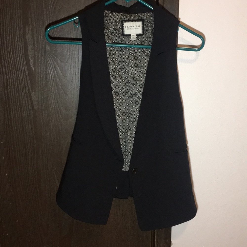 Black fitted vest
